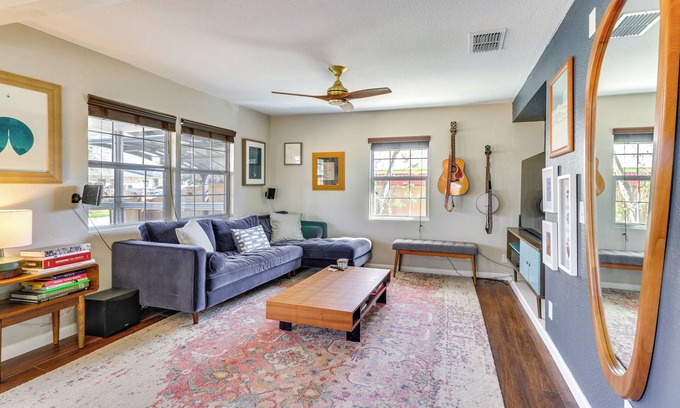 Govalle Casa | 2 Mi to Dtwn: Austin Gem w/ Patio & Yard