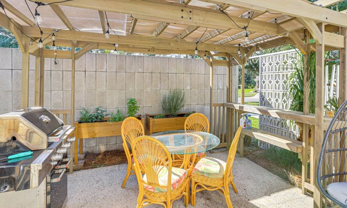 Tallahassee Casa | 2 Mi to FSU: Unique Home w/Patio & Spacious Yard
