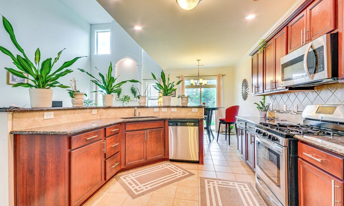 High Point Casa | 2 Mi to Oak Hollow Lake: High Point Abode!