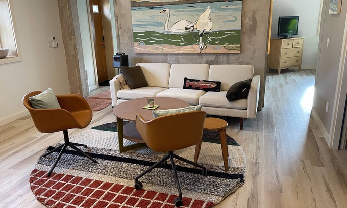 Williamsburg Casa | 2 Miles to Flintfields Horse Park