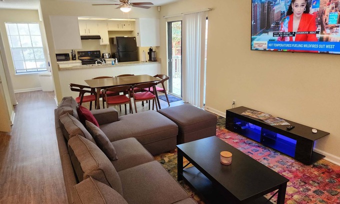 Tallahassee Casa | 2 miles to FSU-Twin King Master Beds-Pool!