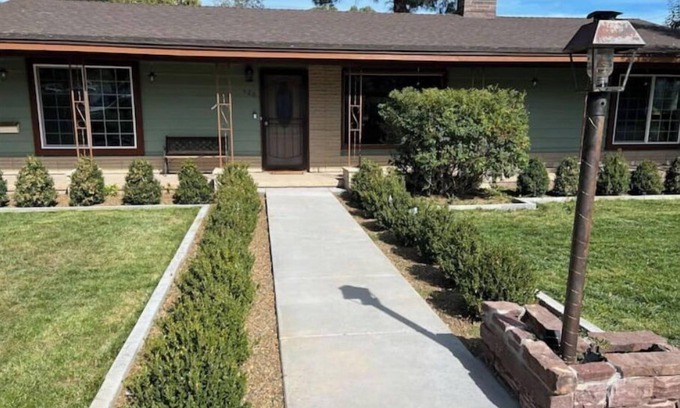 Williams Cabaña | 2 min from rt 66- hot tub-firepit-bocceball-bbq