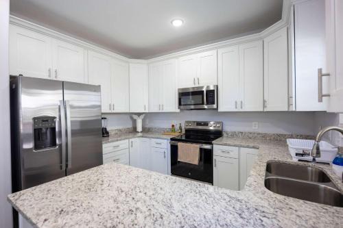 Burlington Casa | 2 Min to Downtown - 9 to Elon - Fast Wi-Fi