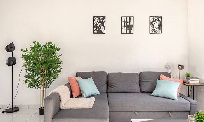 Terneuzen Casa | 2 Minutes From Local Shops & Sea Wall! | Gorgeous Vacation Home in Terneuzen!