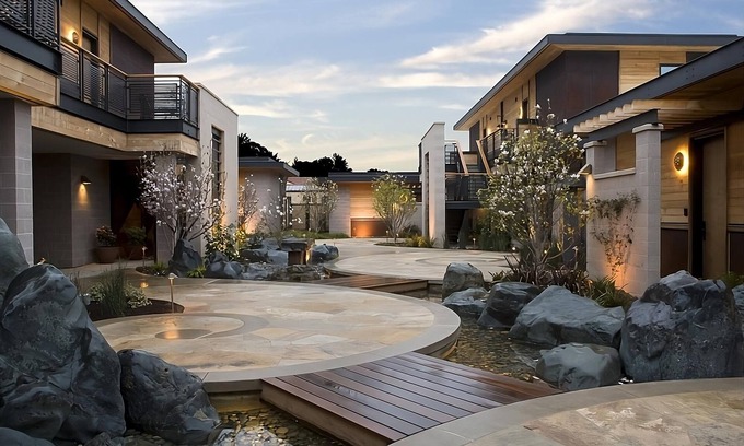 Yountville Casa | 2 Modern Relaxing Units! Rooftop Pool! Minutes to Napa Valley Balloons!