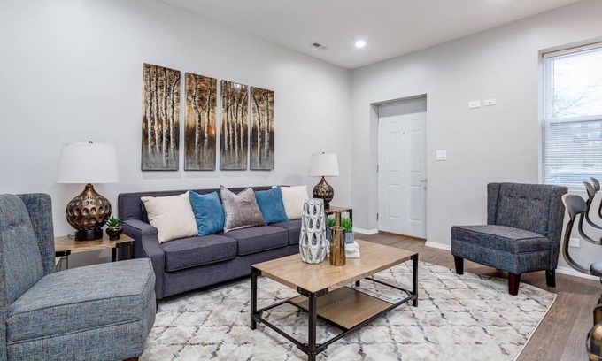 Wrightwood Neighbors Apartamento | 2 New Construction Suites Same Place