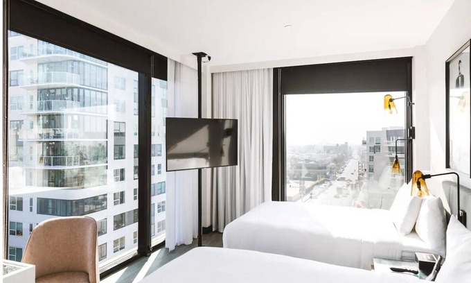 Hollywood Hotel | 2 Relaxing Unit Hollywood Stay: Pool, Rooftop, Pets Allowed, Attractions