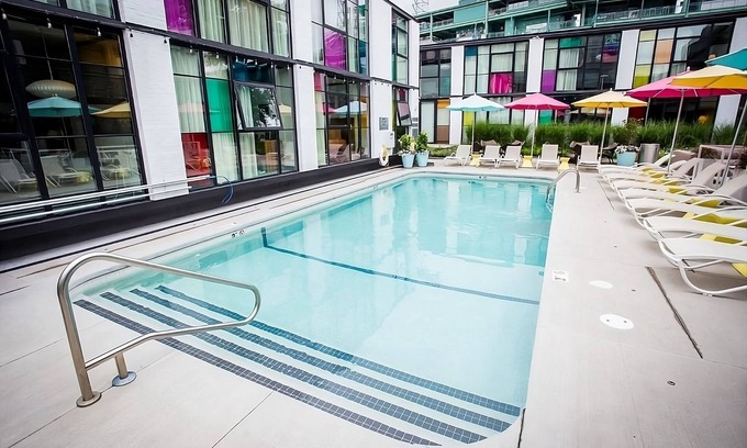 West Fens Hotel | 2 Retro-vibe Units w/ Pool View Close to New England Aquarium! Parking, Pool!