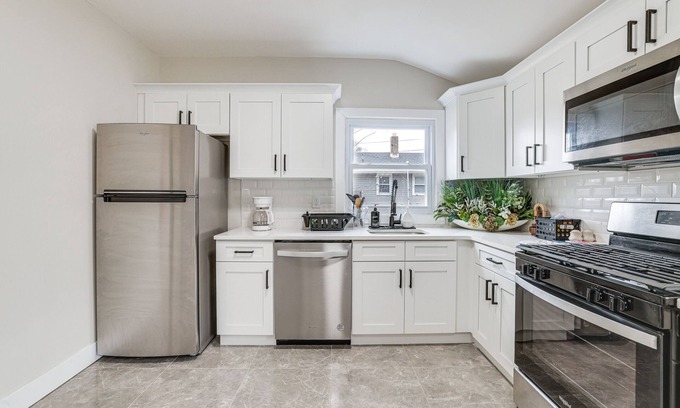 Lawnside Casa | 2-Story Lawnside Home: 13 Mi to Dtwn Philadelphia!