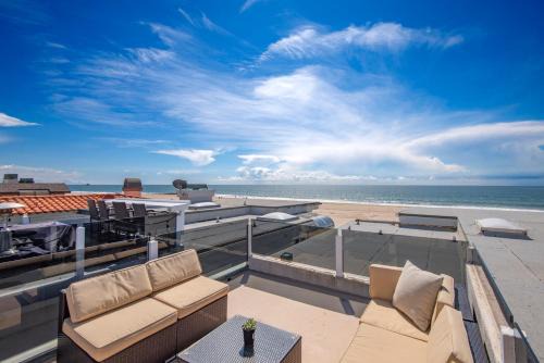 Santa Ana Heights Casa | 2 Story Oceanfront Patio and Ocean Views on 59th St