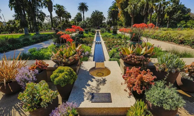 Mid Central Casa | 2-story spacious townhouse close to food/stores