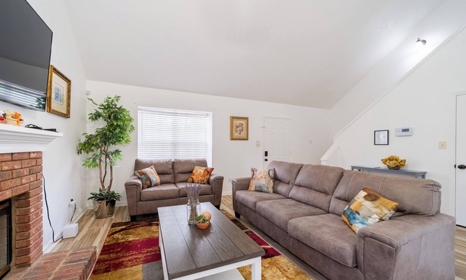 Tallahassee Casa | 2-Story Townhome 5 Mi. from Capitol/TMH/FSU