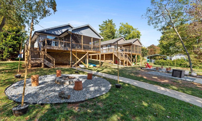 Southmont Cabina | 2 Stunning Lakefront Homes: Docks/Fire Pits/Kayaks