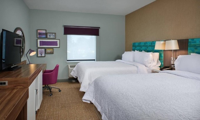 Sherwood - Tualatin North Hotel | 2 Stylish Rooms w/Indoor Pool, Free Breakfast & Close to Ski Lifts + Cafes