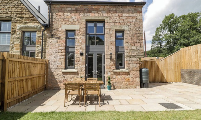 Cinderford Cabaña | 2 THE OLD SCHOOL, family friendly, with a garden in Ruspidge