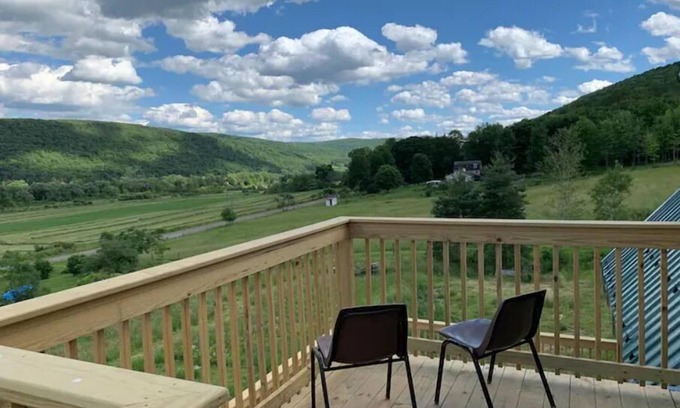 Beaver Dams Casa | 2 Valley View Family Farm Apartment