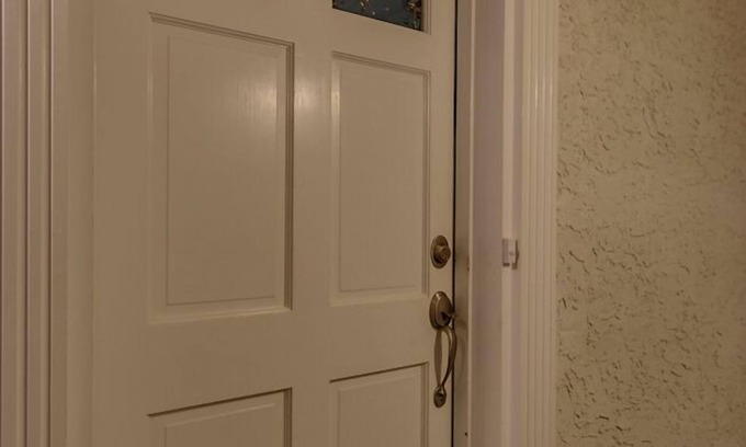 Stone Harbor Condominio | ALQUILER MÍNIMO DE 2 SEMANAS. ¡La ubicación no tiene nada mejor que esto con vistas al océano desde todas las habitaciones! Esta unidad de piso superior frente al mar (3er piso)