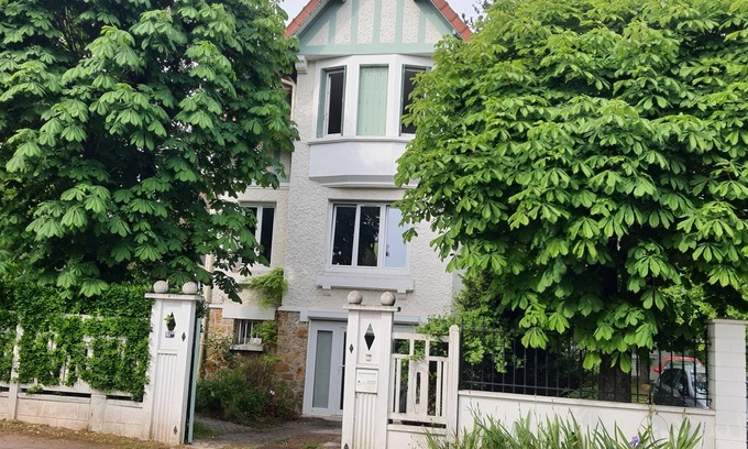 Le Vesinet Condominio | 20' from Paris and Versailles: house with garden in a green setting
