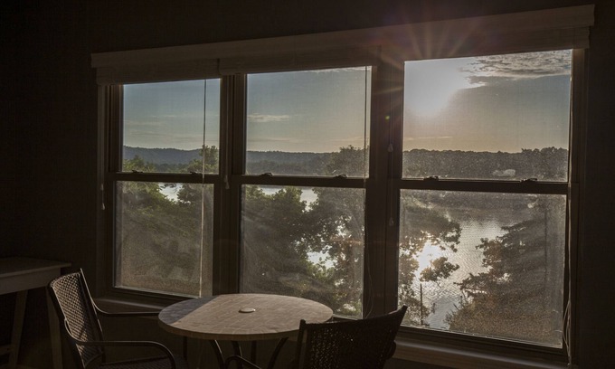 Lowell Casa | 20 millas al estadio Razorback; Cerrar en Beaver Lake WATERFRONT w BOAT DOCK