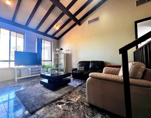 Booragoon Casa | 20 OFF Affortable Long Stay 4 Queen Bed House Near Uni City Swan River