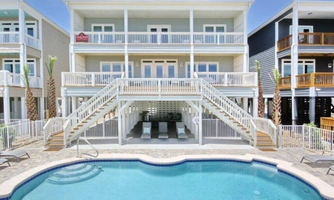 North Myrtle Beach Casa | Apenas Reducido! ¡Para estrenar! Frente al mar con vistas impresionantes! Piscina privada, sala de juegos