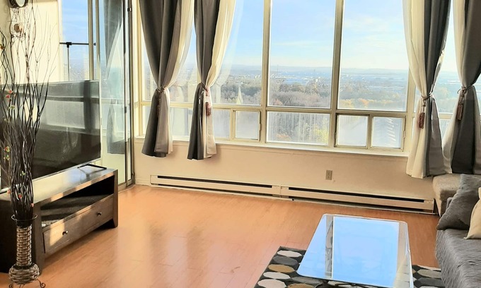 Milliken Condominio | 20% off Great view penthouse with sunroom in toronto
