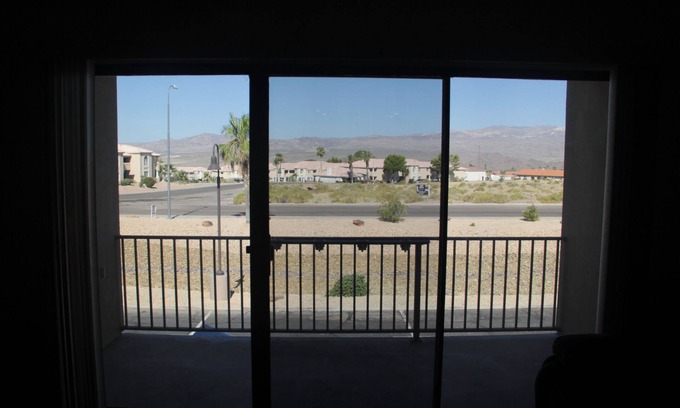 Sunridge Estates Condominio | 2007 Condo near River, Lake, Golf and Casinos!