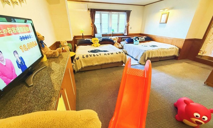 Yoshioka Hotel | Kids Room ParentChild Crafts Making Plastic Boa / Kitagunmagun Gunma