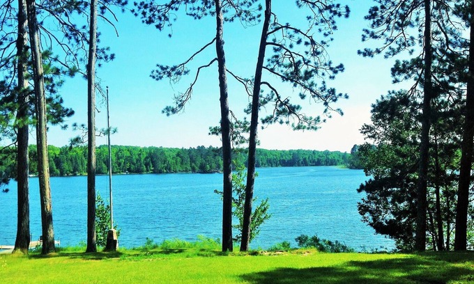 Grand Rapids Cabina | 2015 Built Lakeshore Cabin with 220 of shoreline, sandy beach on 8 private acres