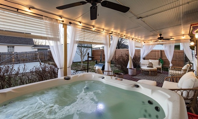 Shelbyville Cabaña | 2025 KY Derby 30 min Away ~ Bourbon Trail ~ Hot Tub