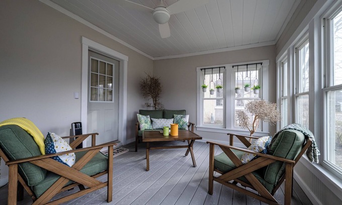 Three Oaks Casa | Three Oaks Home Close To Everything! Two Night Summer Min!
