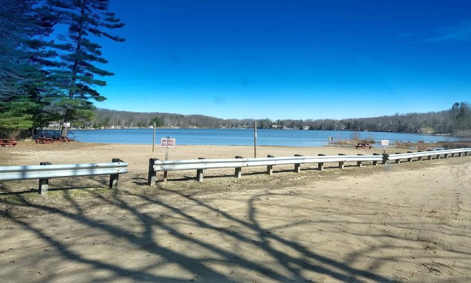 Harrison Cabaña | 20Lakes Cozy cottage Lake community with Private Beaches State land & Orv