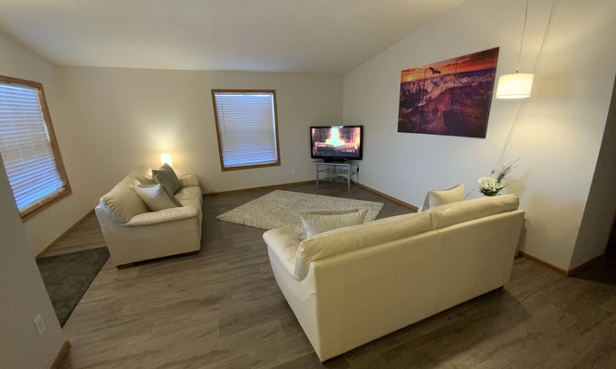 Three Hills Casa | 22 Cherry Lane SE Suite C 2 Bedroom 1 Bath Sleeps 10, Main Floor, Three Hills