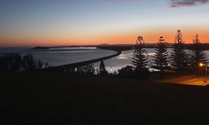 Harrington Casa | 24/7 a renovated 3 bedroom holiday home facing the peaceful Manning River