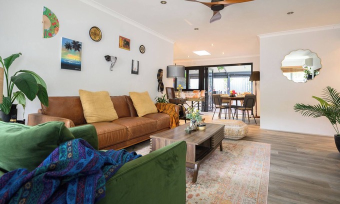 Como Casa | 24 Something Special 3BR 2BA & Parking