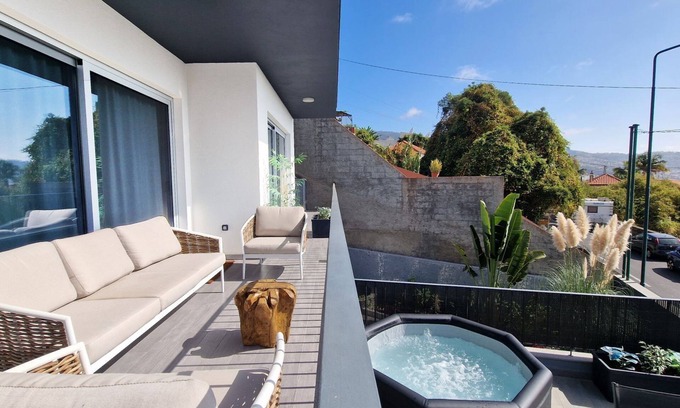 Santo Antonio Casa | 24, The Townhouse by Lovelystay
