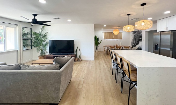 Papago Parkway Casa | 2400 sq ft home with pool near Old Town Scottsdale