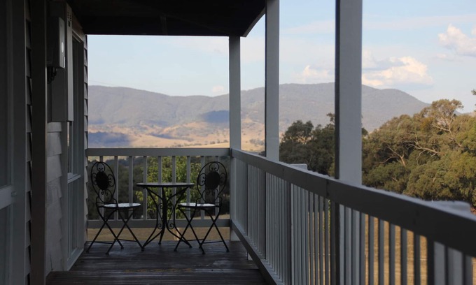 Yackandandah Otro | 25 acre private farm house less than 3km to Yackandandah township