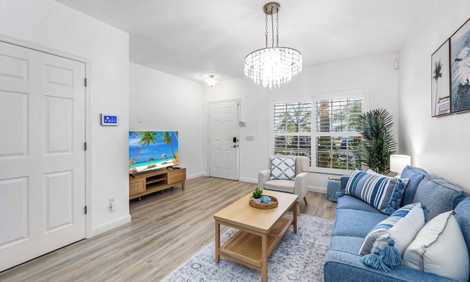 Sabal Harbour Casa | 25 Min Ana Maria Is. 30 Min Siesta Key Beach l, Heated Pool, Tennis, StylishHome