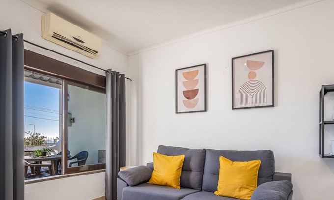Patio Apartamento | #253 Fernando Pessoa 26 by Home Holidays