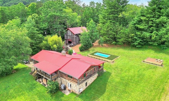 Asheville Casa | 25p Mountain Retreat on 5.2 acres w Pool/Spa/Movie Theatre/Gameroom 5m from DT