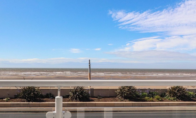Thornton-Cleveleys Casa | 26 NORTH PROMENADE, pet friendly, with a garden in Cleveleys