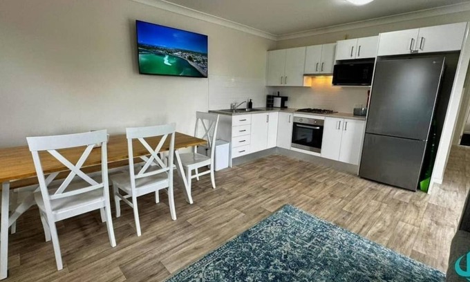 Swansea Casa | 2B at Swansea - cosy cottage, outdoor pet friendly