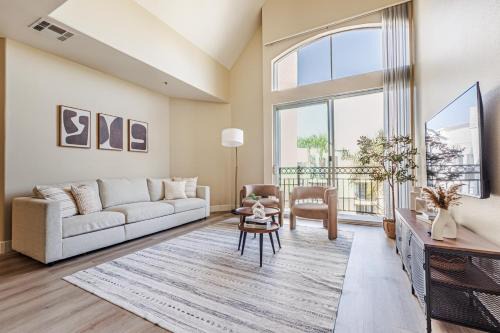 Del Rey Apartamento | 2BD Marina Condo Near Venice Beach, Pool & Free Parking