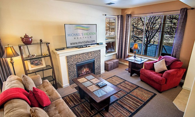 Hailey Condominio | 2BD Sweetwater Condo - Community Park, Pool + Hot Tub