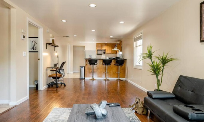 North Oak Park Casa | *2bdr Victorian Home away from Home - *Central Loc