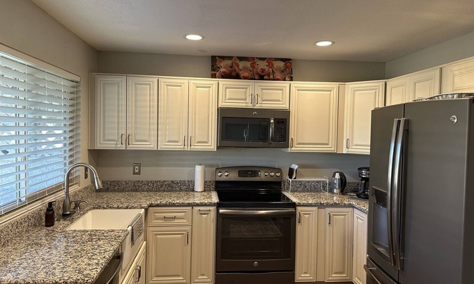 Fountain of the Sun Condominio | 2Bdrm 2Bath condo in 55+ Fountain of the Sun on Fairway #2 of the golf course.