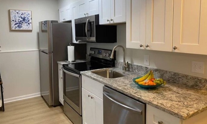 Lake Ridge Apartamento | 2Bed 1 bath new lower apartment