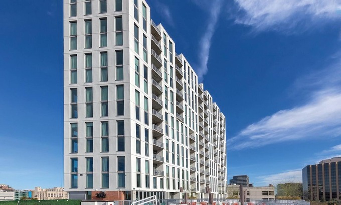 North Side Complejo | 2Bed/2Bath Deluxe Suite in Central Austin Resort with a Rooftop Pool!!