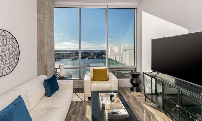 Fells Point Apartamento | 2BR/2BA Elegant Luxury Suite With Gym & Pool By ENVITAE